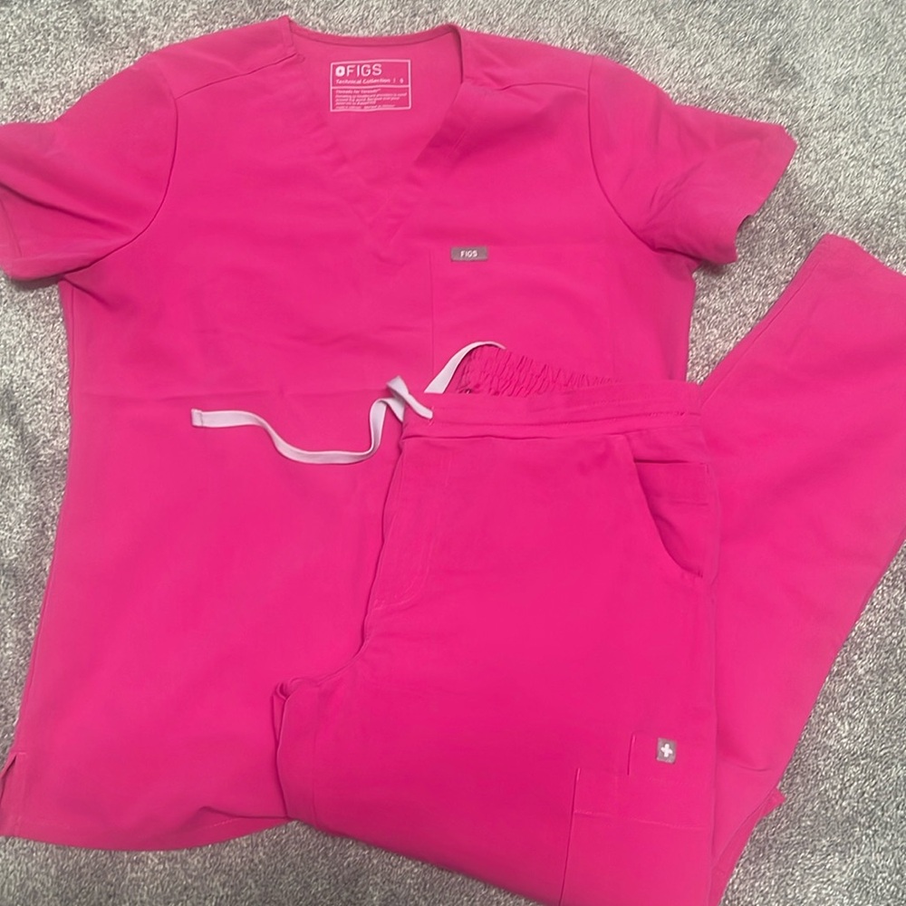Shocking pink figs scrub set